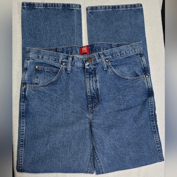 Wrangler Men's Classic Blue Jeans - Picture 2 of 3